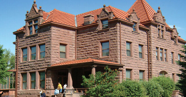 Moss Mansion